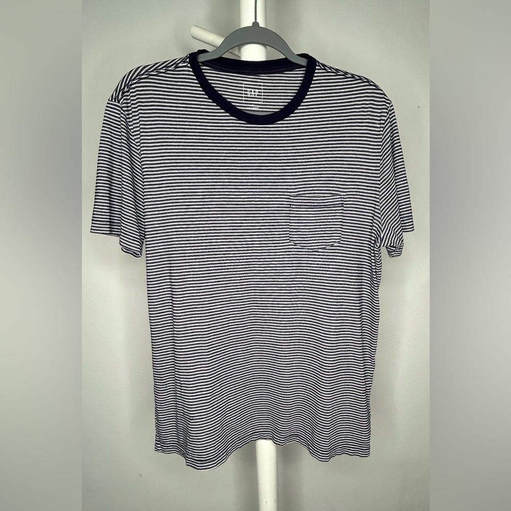 Gap Men’s CrewNeck Blue & White Shirt